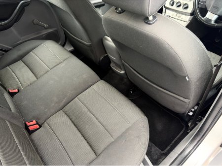 2011 Ford Focus - thumbnail 3