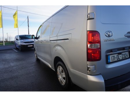 2017 Toyota Proace 2.0 D LWB GX 4DR thumbnail