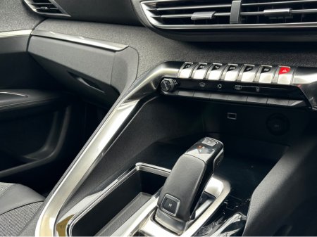 2019 Peugeot 3008 ALLURE 1.2 AUTO 4DR €17,950 thumbnail