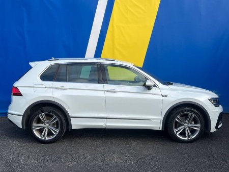 2019 Volkswagen Tiguan R-LINE 4MOTION 2.0 TDI AUTO // HEADS-UP DISPLAY // HEATED FRONT & REAR SEATS // REVERSE CAMERA WITH TOP-DOWN VIEW €33,950