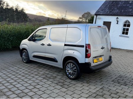 2022 Peugeot Partner PROFESSIONAL PREMIUM BLUEHDI L1 €14,225