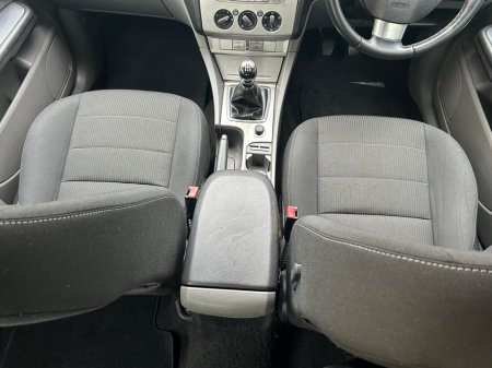 2011 Ford Focus - thumbnail 18