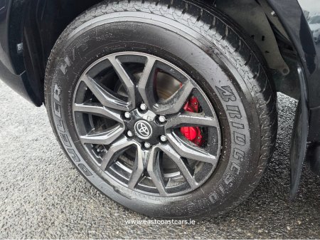 2023 Toyota Hilux GR EDITION 2.4D 360 REV CAMERA  4X4 HALF LEATHER  SEATS - €48,500 thumbnail