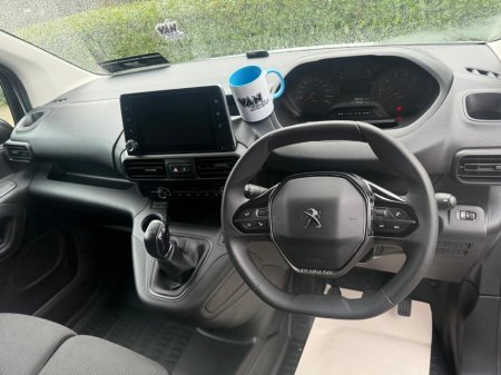 2022 Peugeot Partner 1.5 BLUE HDI 100 LONG BODY 6.2 €13,750 thumbnail
