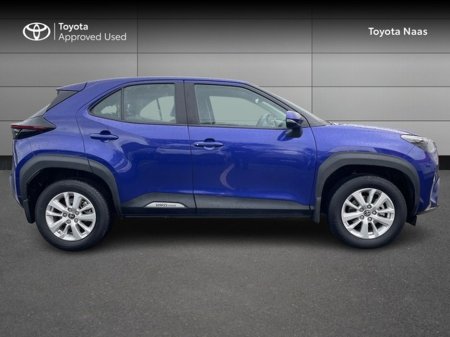 2025 Toyota Yaris Cross - thumbnail 3