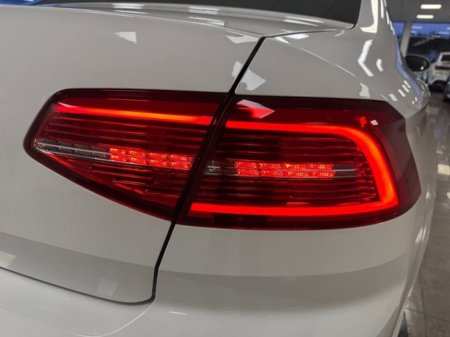 2018 Volkswagen Passat - thumbnail 20