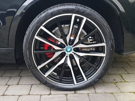 2025 BMW X5 xDrive50e M Sport thumbnail