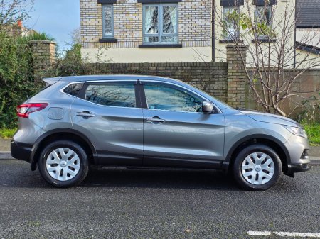 2019 Nissan Qashqai 1.2 XE 18 4DR €17,950 thumbnail