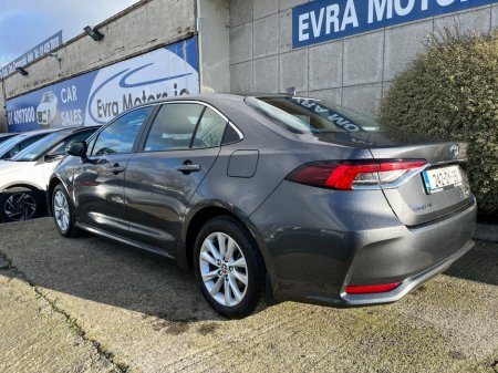 2024 Toyota Corolla SALOON LUNA HYBIRD AUTOMATIC 1.8 PETROL //REVERSE CAMERA// €27,950 thumbnail