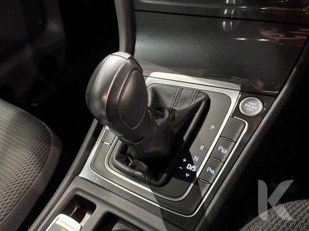 2020 Volkswagen Golf ESTATE AUTOMATIC 1.2L TSI - REVERSE CAMERA - UPGRADED ALLOY WHEELS - PADDLE SHIFT - DIGITAL DASH - CRUISE CONTROL - A/C HEATING CONTROLS €20,950 thumbnail