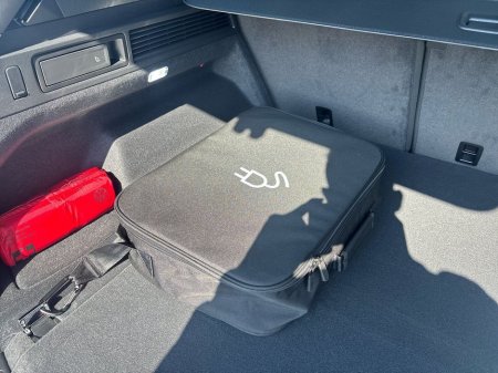 2025 Volkswagen Touareg 3.0 TSI PHEV 462HP R €115,975 thumbnail