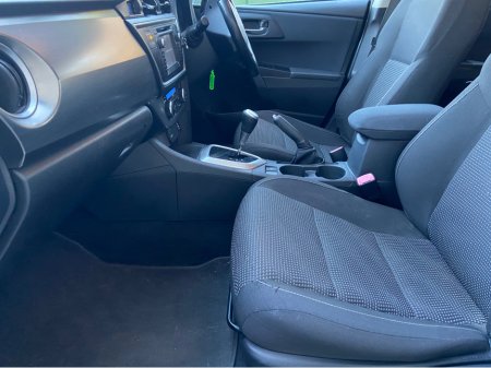 2014 Toyota Auris - thumbnail 5