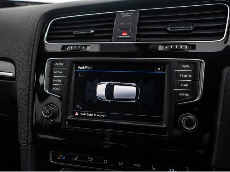 2017 Volkswagen Golf 2017 Golf 1.2tsi HIGHLINE/High spec/1yr warranty €16,888 thumbnail