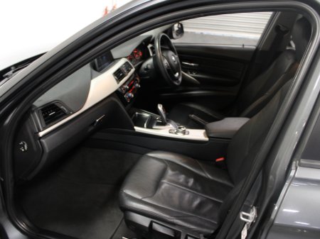 2018 BMW 3 Series - thumbnail 31