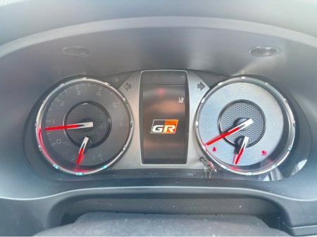 2025 Toyota Hilux 2.8 GR SPORT II thumbnail