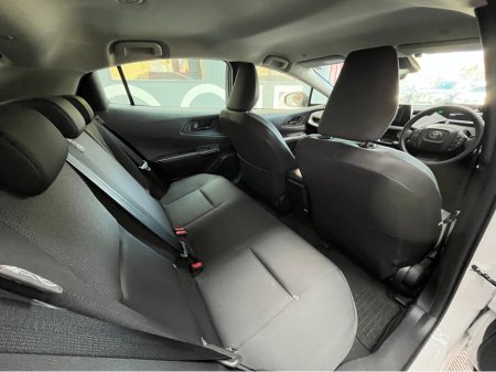 2024 Toyota Prius - thumbnail 13