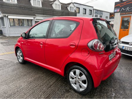 2014 Toyota Aygo 1.0 AURA BI-TONE 4DR €5,990 thumbnail