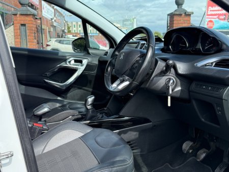 2016 Peugeot 2008 - thumbnail 16