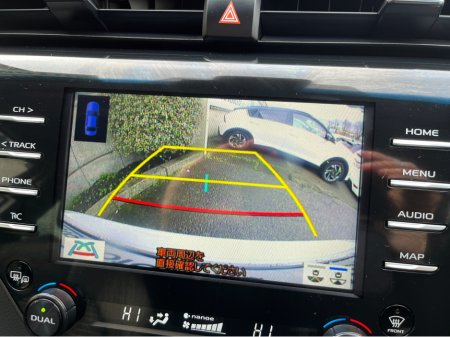 2020 Toyota Camry - thumbnail 18