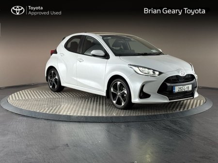 2025 Toyota Yaris HYBRID PLATINUM €31,950 thumbnail