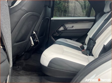 2024 Land Rover Range Rover Sport SWB 3.0 I6 PHEV SE (Land Rover Warranty until 2029) €104,900 thumbnail