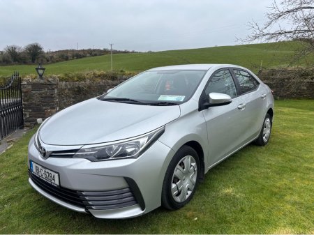 2018 Toyota Corolla - thumbnail 2