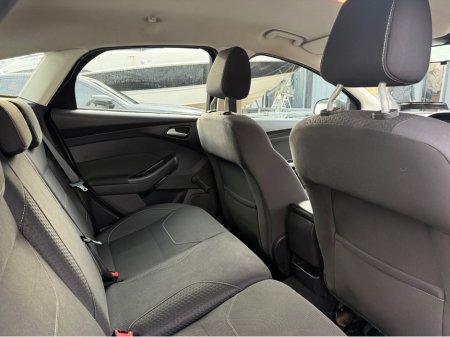 2015 Ford Focus ZETEC 1.6 TDCI 95PS 4DR thumbnail