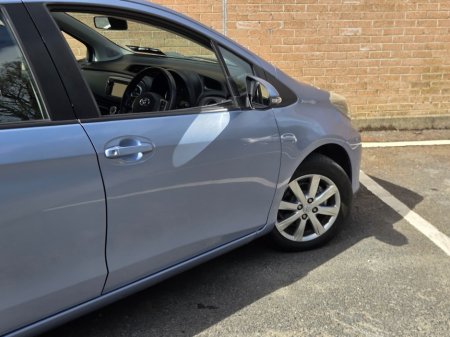 2013 Toyota Yaris - thumbnail 12