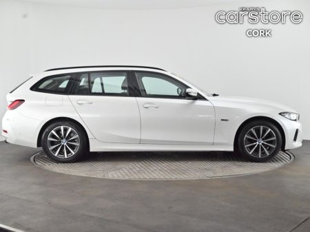 2023 BMW 3 Series - view 2