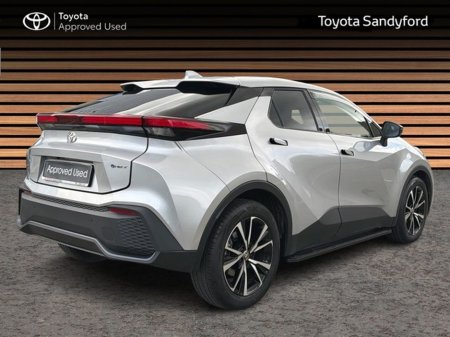 2025 Toyota C-HR SPORT PLUS SIDESTEPS & EXTRAS // HEATED SEATS // APPLE CARPLAY/ANDROID AUTO // SIDE STEPS // WIND DEFLECTORS // FULL WARRANTY €37,945 thumbnail