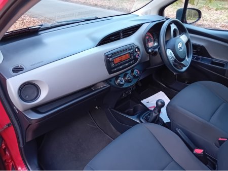 2015 Toyota Yaris - thumbnail 12