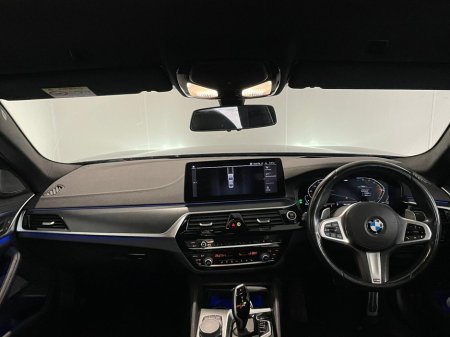 2021 BMW 5 Series - thumbnail 3