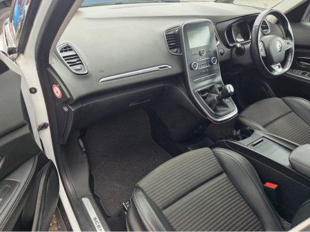 2017 Renault Grand Scenic - thumbnail 5