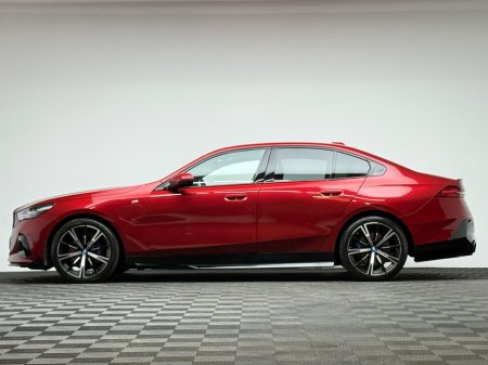 2024 BMW 5 Series - thumbnail 4