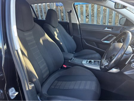 2015 Peugeot 308 - thumbnail 8