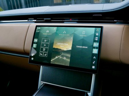 2024 Land Rover Range Rover SWB 3.0 I6 PHEV SE €128,950 thumbnail