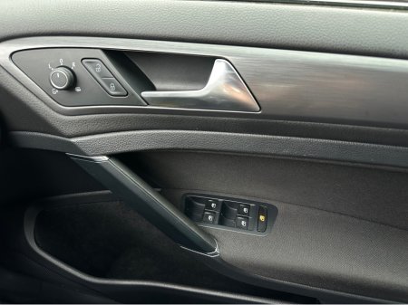 2019 Volkswagen Golf SE NAV TDI 1.6 S 90PS 5DR thumbnail