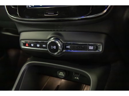 2022 Volvo XC40 - thumbnail 23
