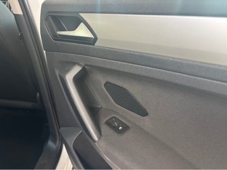 2019 Volkswagen Tiguan - thumbnail 10