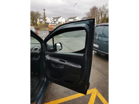 2024 Citroen Berlingo LX PLUS BLUEHDI 100 M thumbnail