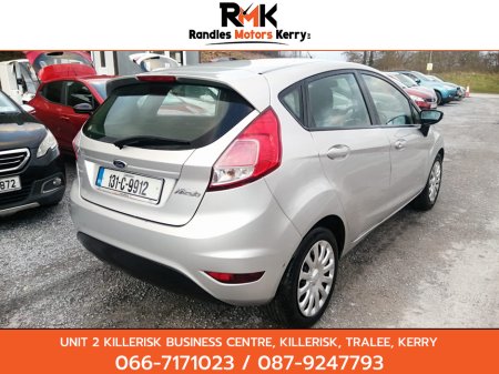 2013 Ford Fiesta - thumbnail 2