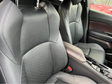 2019 Toyota C-HR 1.8 HYBRID AUTO LOW KM HIGH SPEC €20,950 thumbnail