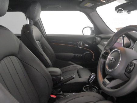 2024 MINI Hatch 5-Door Cooper Exclusive €35,900 thumbnail