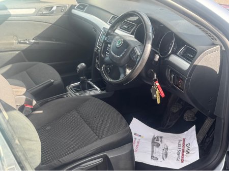 2010 Skoda Superb - thumbnail 4