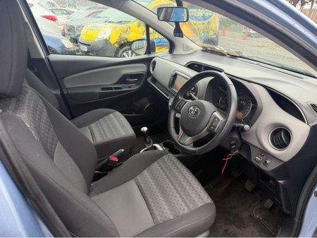 2016 Toyota Yaris - thumbnail 18