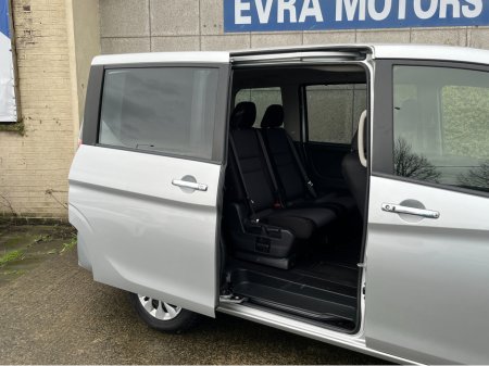 2022 Nissan Serena 8 SEATER AUTOMATIC HYBRID 2.0 PETROL //POWER SLIDING REAR DOORS//360 PARKING CAMERAS//KEYLESS ENTRY// €24,950 thumbnail