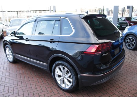 2019 Volkswagen Tiguan 2.0TDI 150BHP R-LINE EDITION 4 MOTION  AUTOMATIC // 1 OWNER CAR WITH ONLY 124,000KMS // BUY WITH CONFODENCE AA AND SIMI APPROVED DEALER 2026 // FINANCE ARRANGED // ALL TRADE INS WELCOME // €25,950 thumbnail