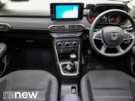 2022 Dacia Sandero Stepway - view 2