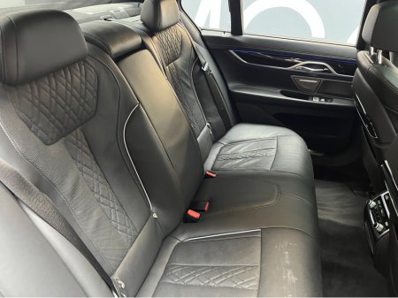 2018 BMW 7 Series - thumbnail 13