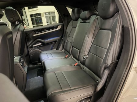 2025 Porsche Cayenne 3.0 V6 E-HYBRID=LOW MILES//HUGE SPEC//AS NEW=2 YEAR WARRANTY=TAILORED FINANCE PACKAGES AVAILABLE=TRADE IN'S WELCOME €114,995 thumbnail